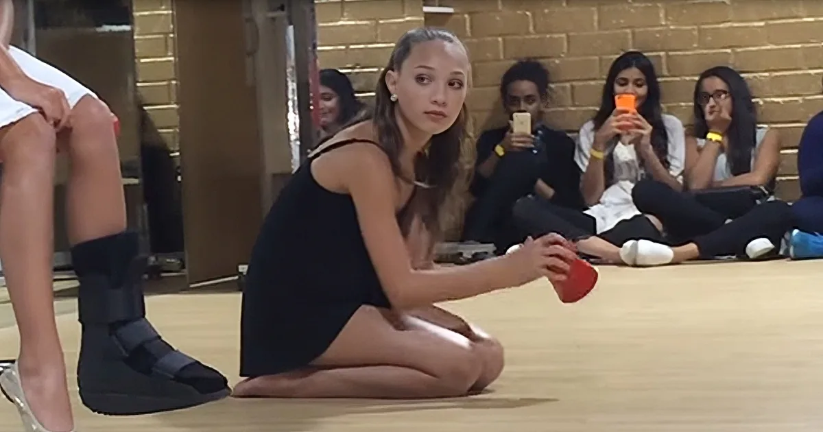Teenage Dancer's Performance of Unique 'Cup Song' Rendition Live Goes Viral