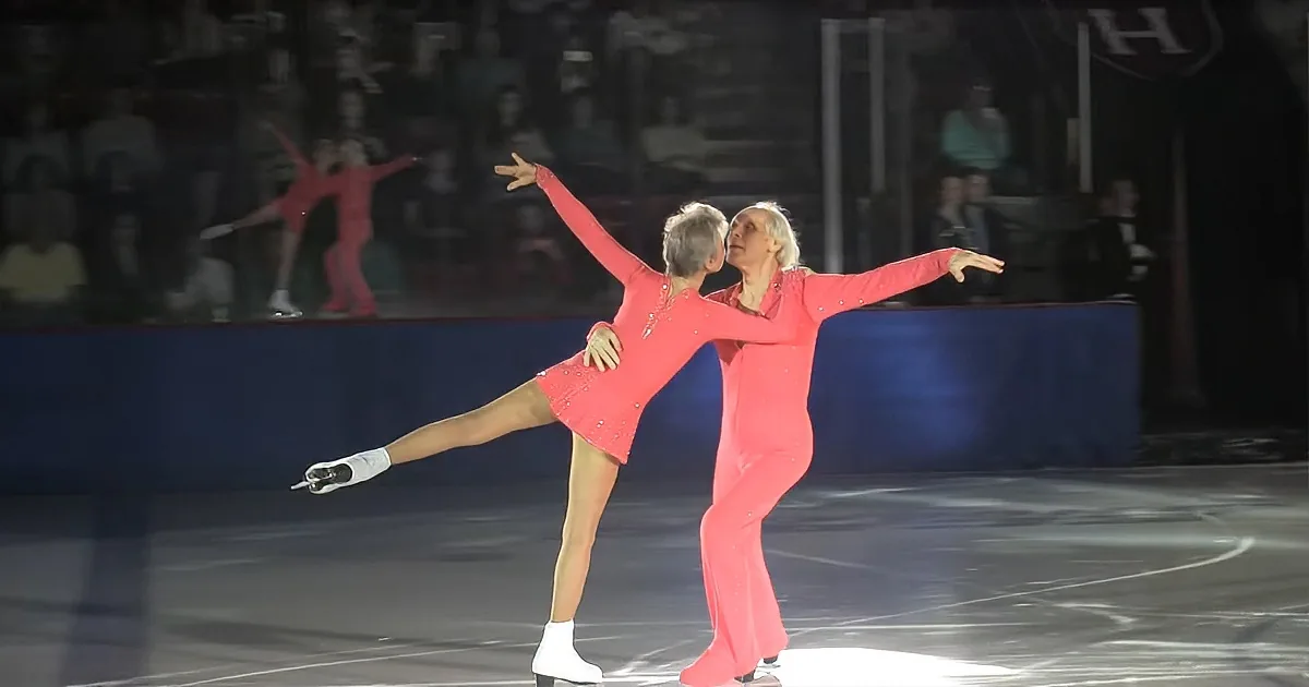 80-Year-Old Olympic Skaters Dazzle With Beautiful Ice Dance