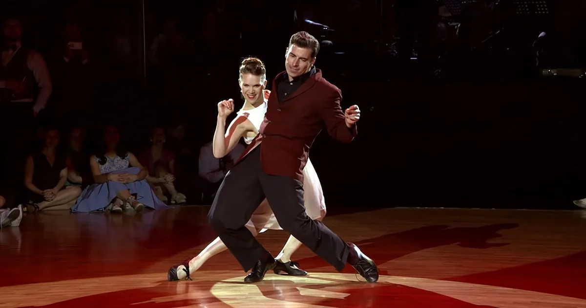 Talented Couple Doesn't Hold Back During Entertaining Dance to 'Nitty Gritty'