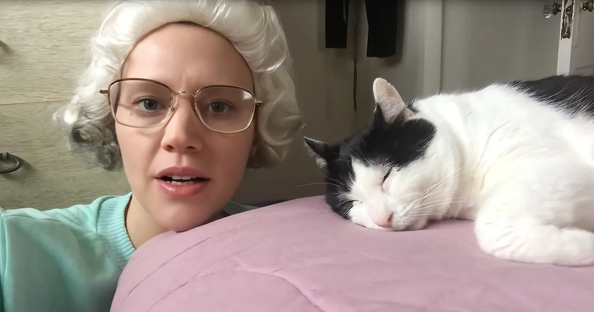 Snl's Kate McKinnon Creates Hilarious Cat-Lady Skit During Quarantine