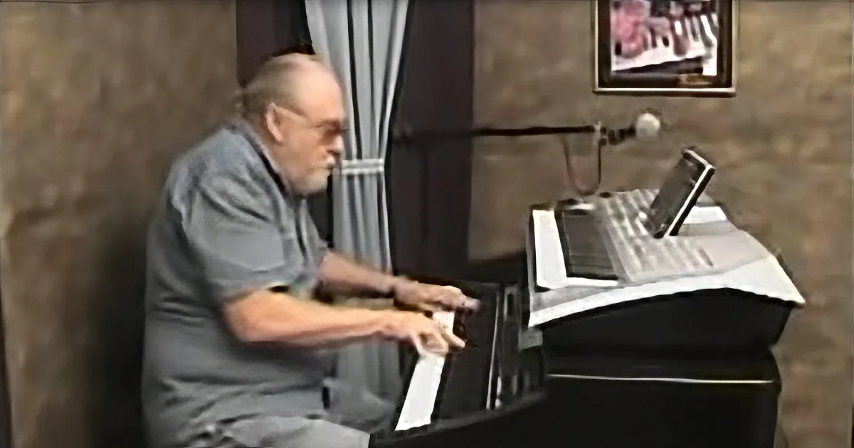 'Boogie Woogie' Gets Upgrade From Talented Pianist