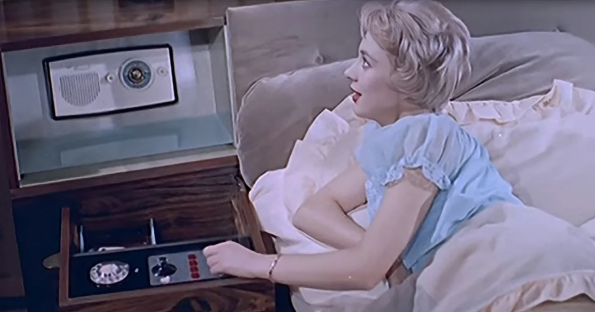 Luxurious 1959 Bed Has Fancy Futuristic Features
