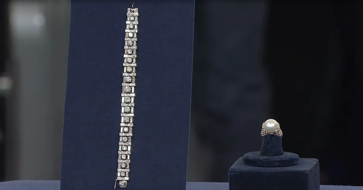 Humble Woman Gets Shocking Appraisal on Antiques Roadshow