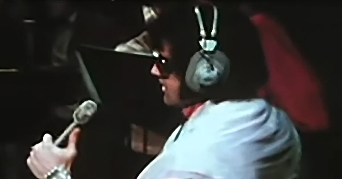 Willie Nelson's 'Always on My Mind' Gets Tear-Jerking Cover by Elvis Presley