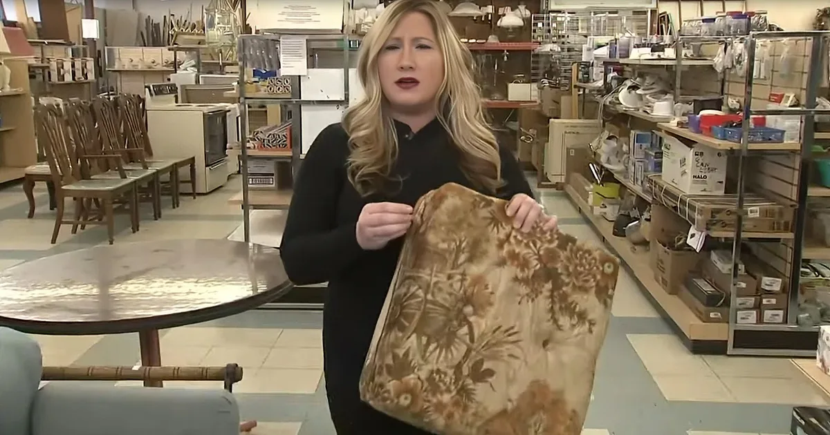Man Finds Thousands in Secondhand Couch and Returns Every Penny to Original Owner