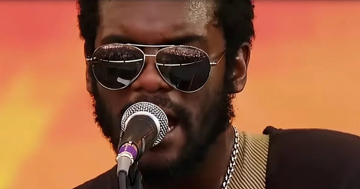 Crowd Left Speechless During Gary Clark Jr. 'Bright Lights' Rendition