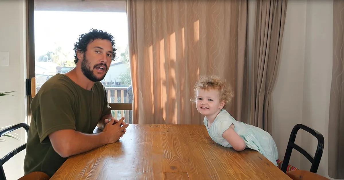 Funny Dad Gives Toddler Hilarious Singing Lesson