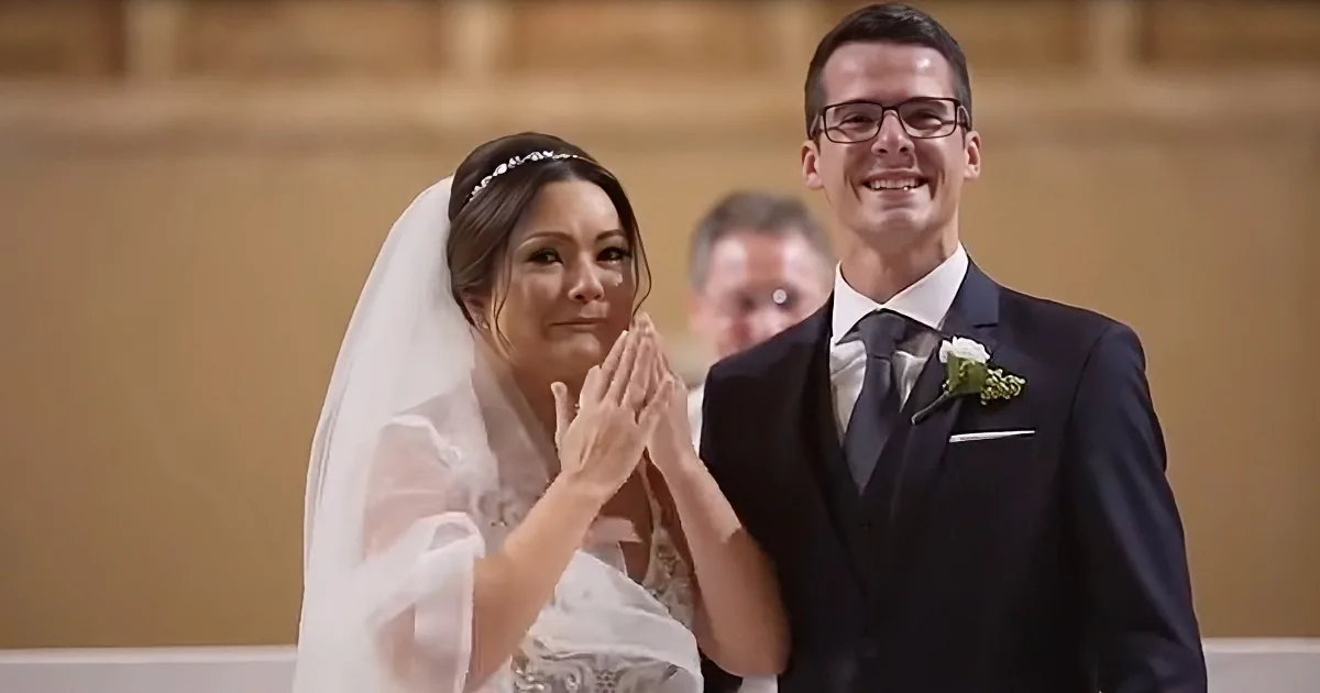 Bride Starts Crying After Seeing Groom's Gift During Ceremony