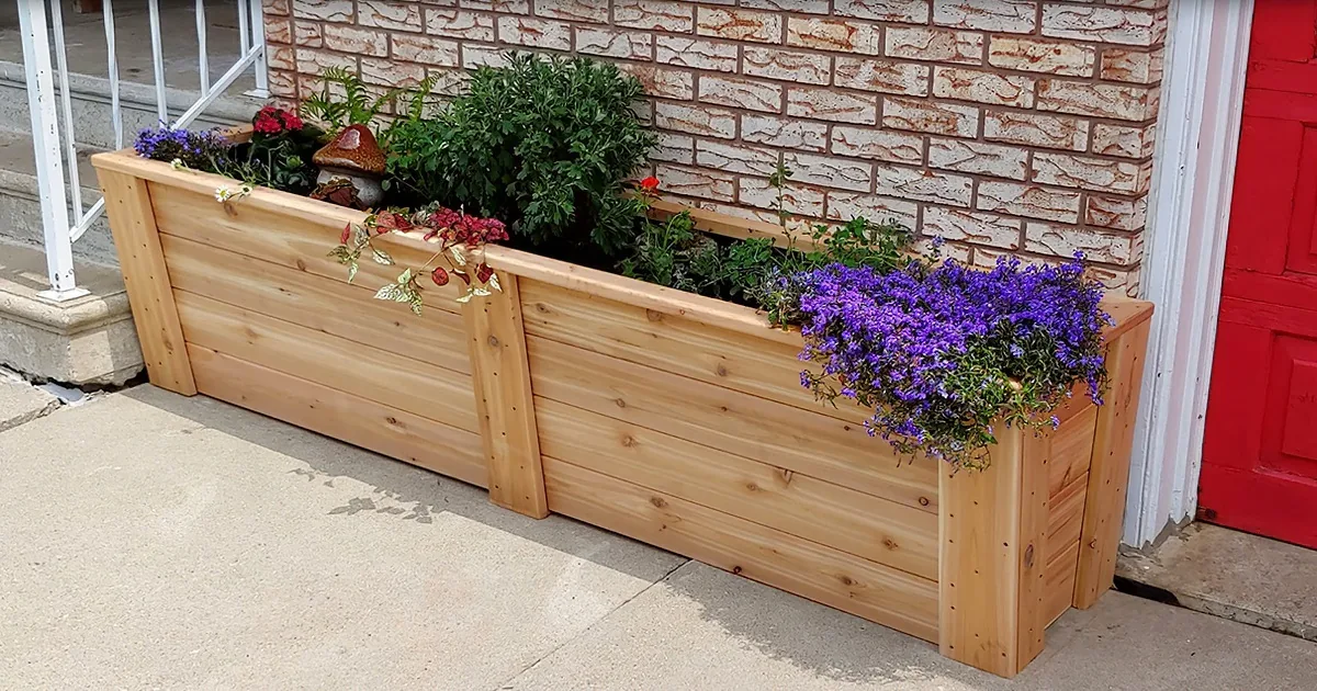 Build Your Own Planter Box, It's Easy & Has Complete Plans