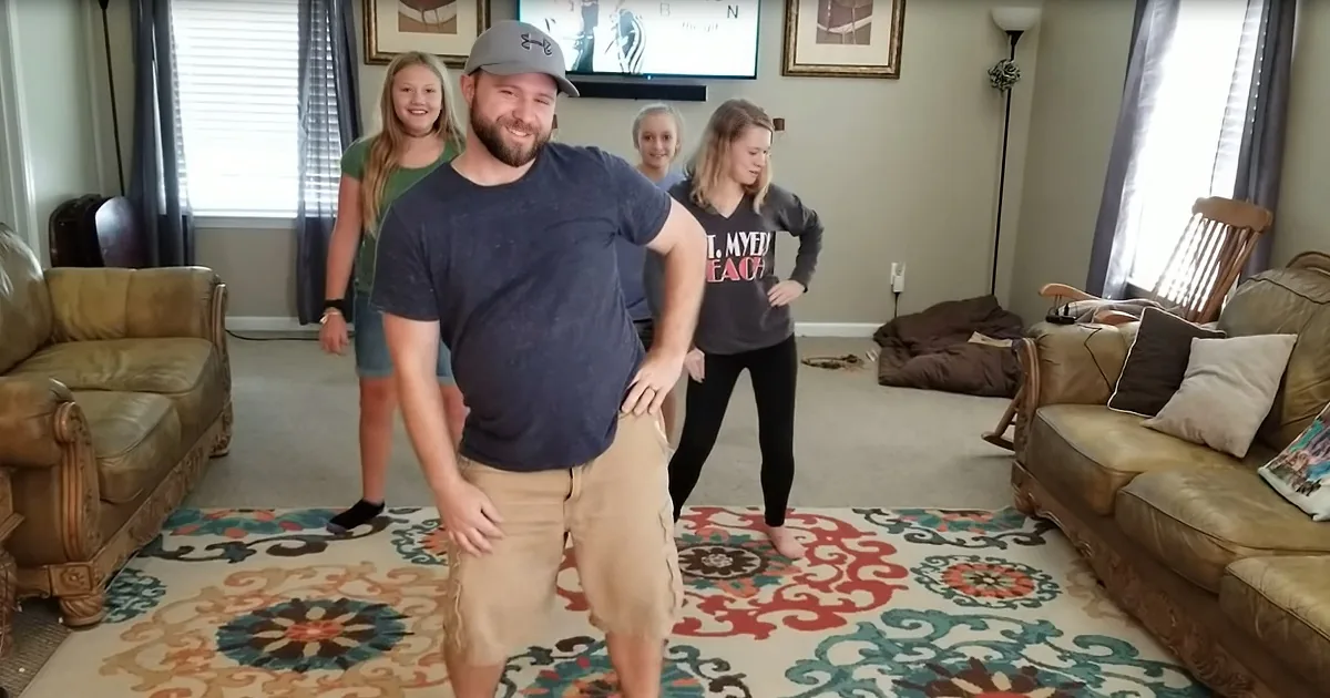 3 Girls Crush 'Git up Challenge' With Their Dad