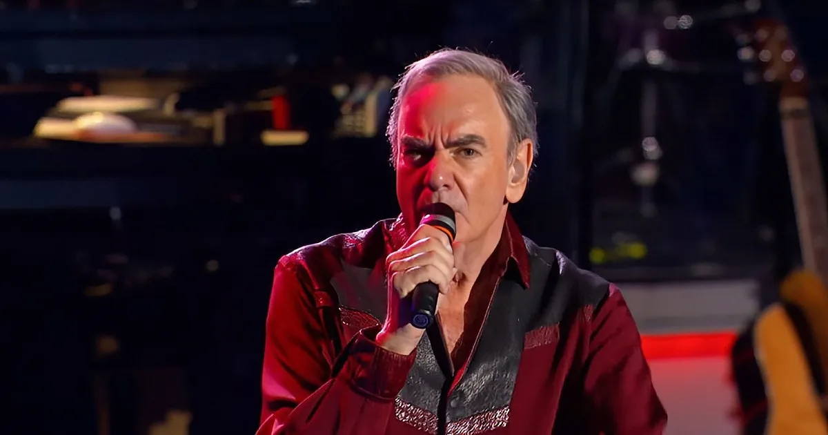 Legendary Musician Neil Diamond Gives Outstanding Live Rendition of 'America'