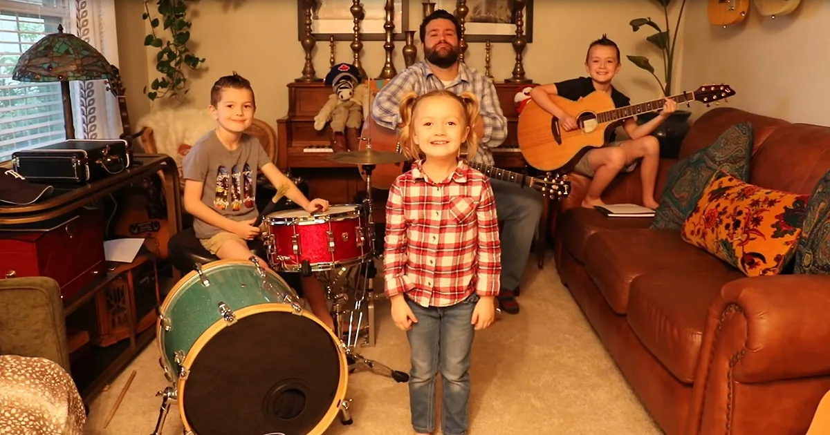 Musical Family Performs 'Take Me Home Country Roads' During Quarantine