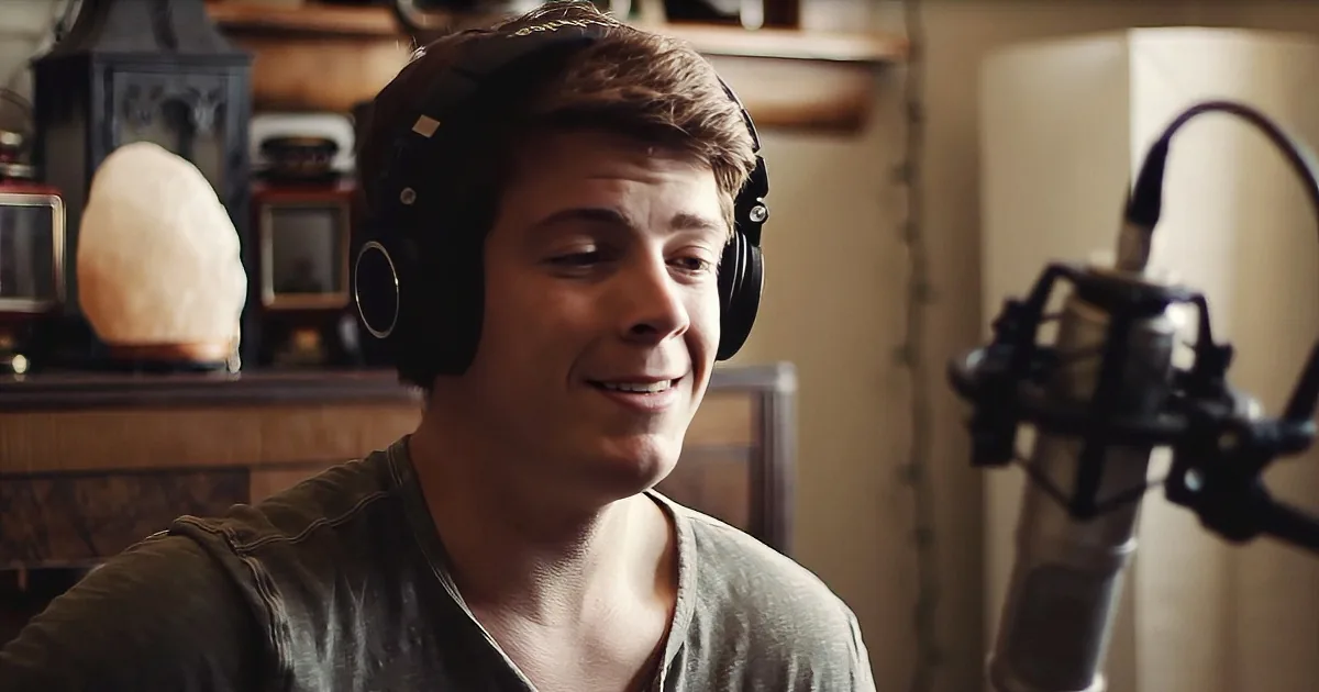 Young Man's Version of 'Fly Me to the Moon' Is Hauntingly Beautiful