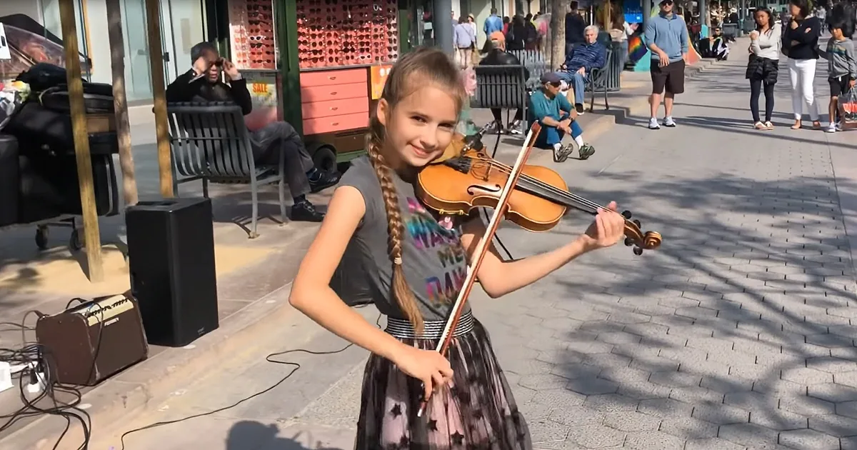11-Year-Old Violinist Leaves Crowd Speechless Over Cover of 'Somewhere Over the Rainbow'