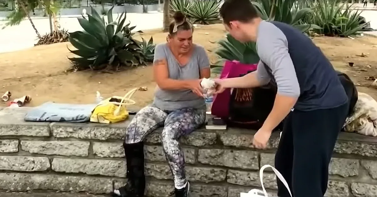 Youtuber Buys 100 Burgers for the Homeless, Wait for Their Reaction
