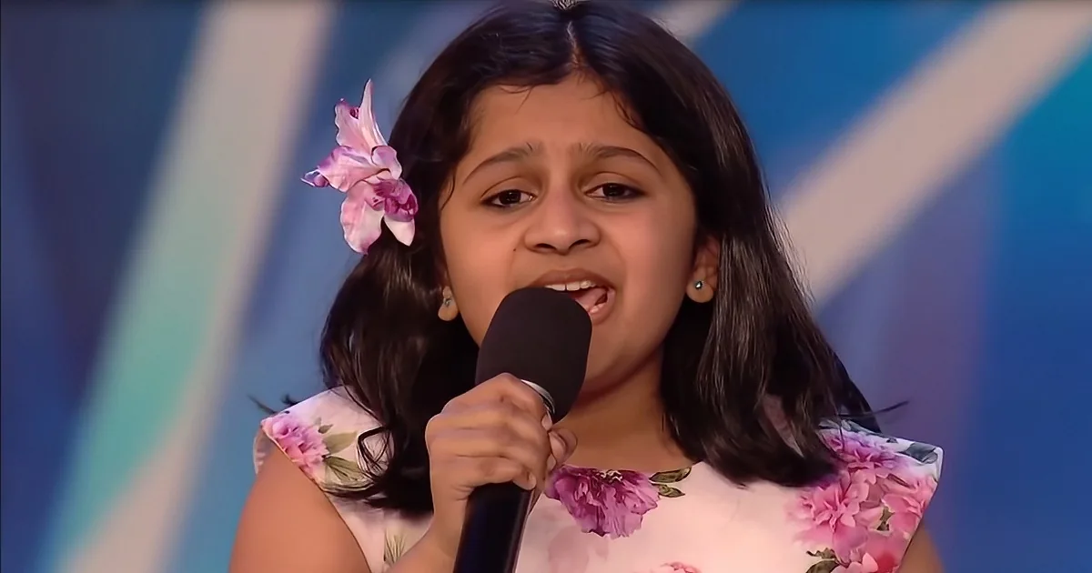 Simon Stops the Show for 10-Year-Old With "Old-Fashioned' Voice