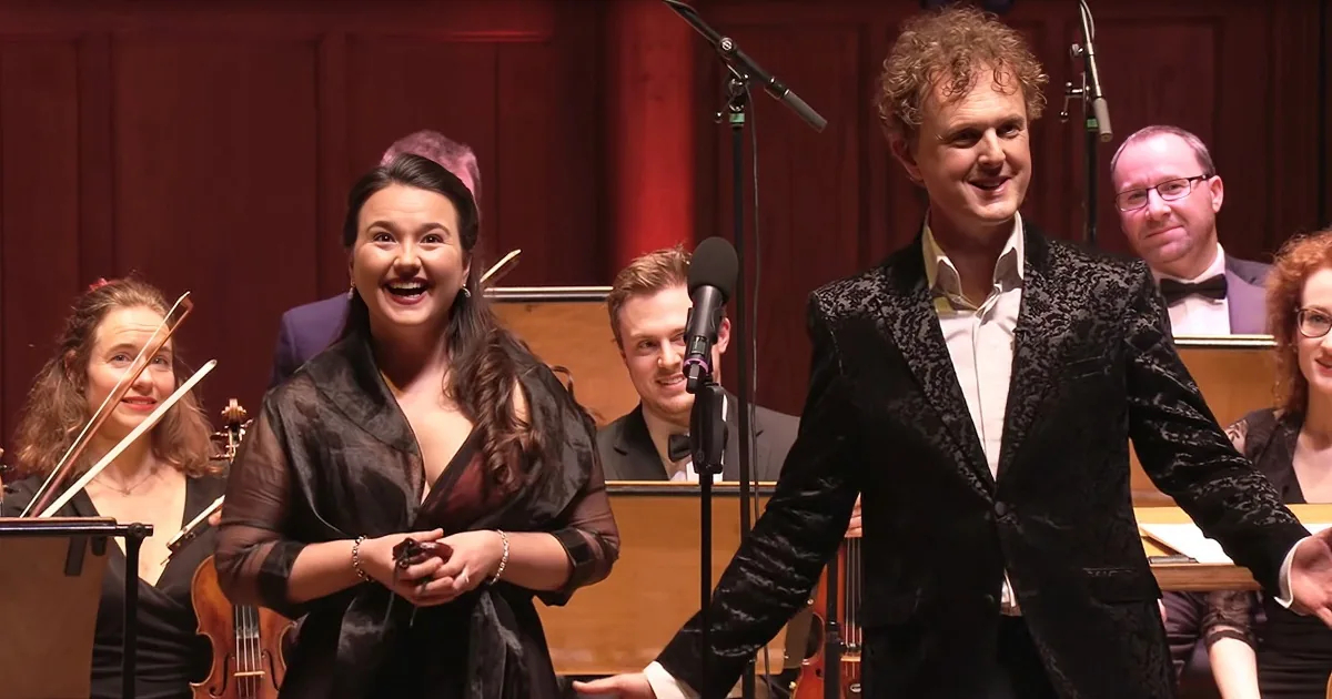 Orchestra Conductor Rainer Hersch Makes Audience Crack up During Live Concert