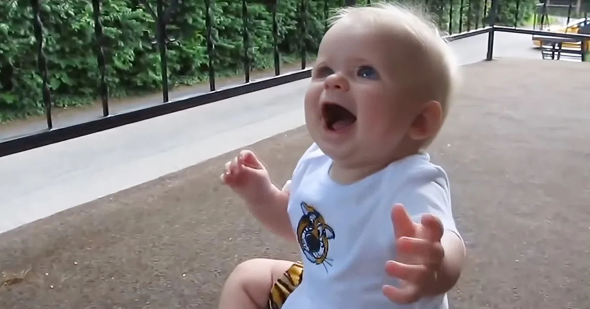Precious Babies Reacting to Their Dad's Returning Home Will Tug at Your Heartstrings