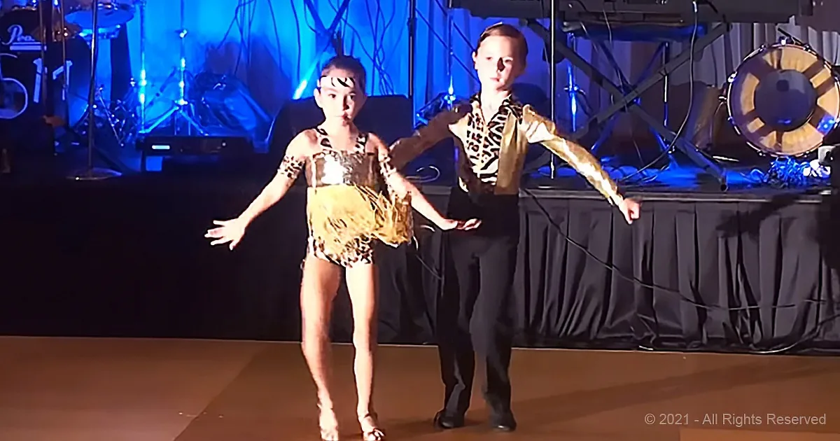 7-Year-Old Dancing Duo Light up Room With Entertaining Dance