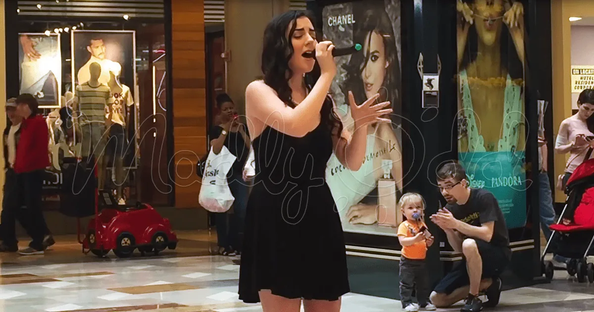 Teen Singing Dolly Parton's 'I Will Always Love You' Stops Everyone in Their Tracks