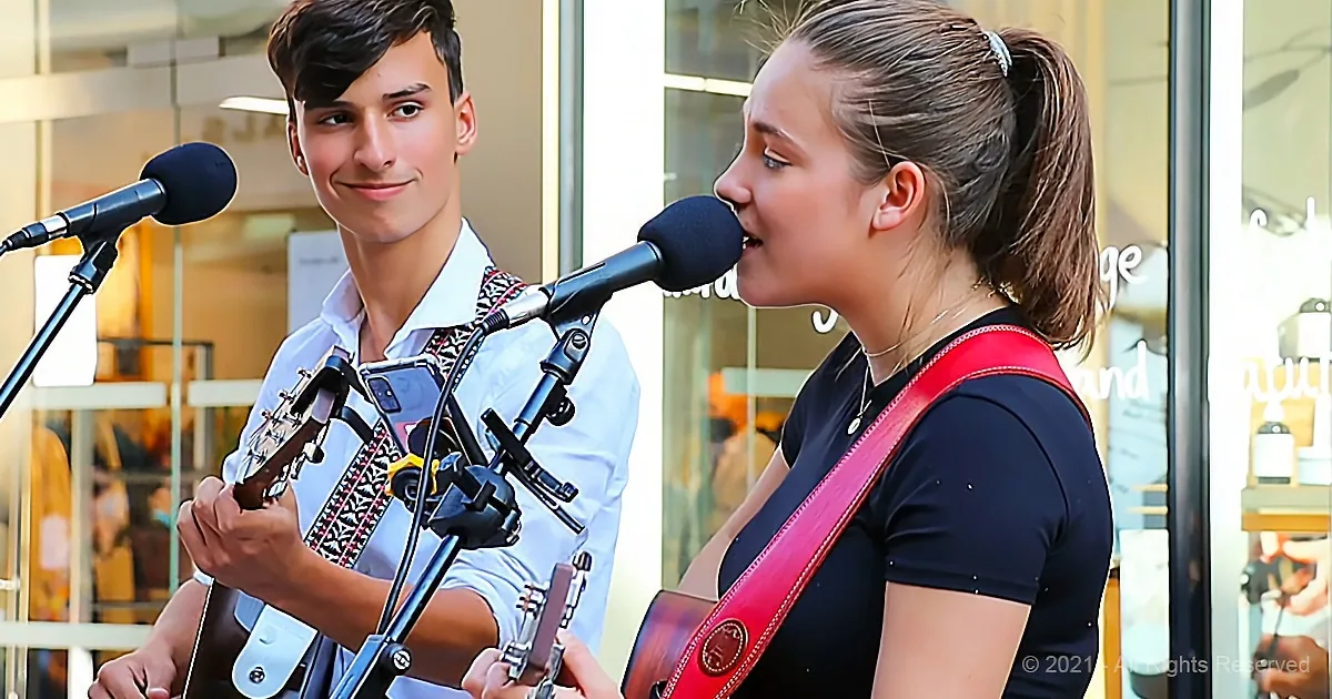 15-Year-Old Makes Co-Singer Light up When She Hits a High Note Singing 'Unchained Melody'