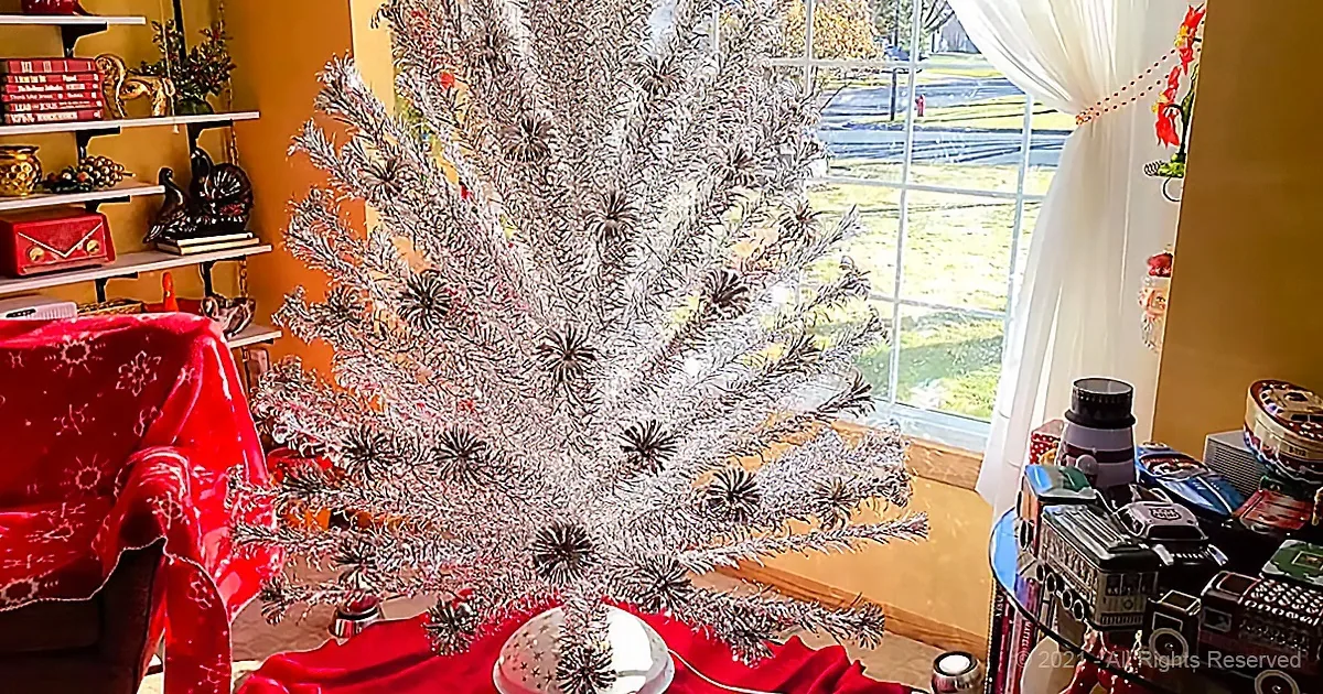 The Very Real History of the Gorgeous Aluminum Christmas Trees From the 1950's