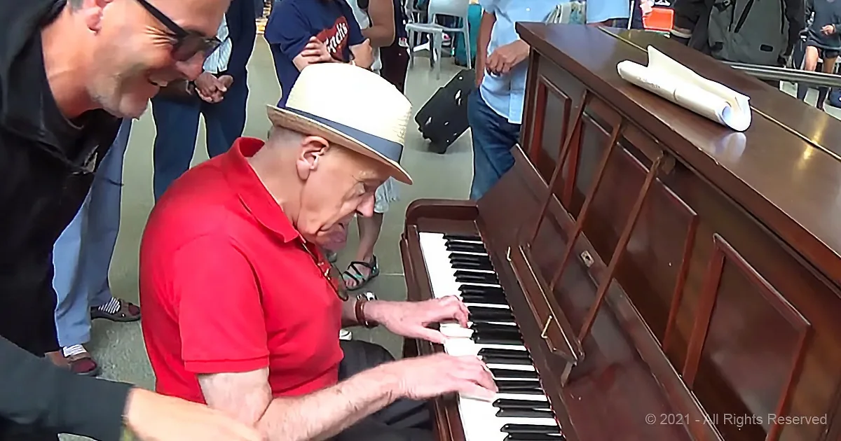 Music Is Food for the Soul as This 81-Year-Old Piano Player Puts on a Show