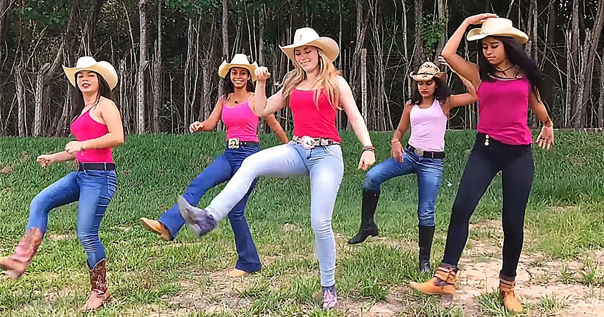 5 Brazilian Cowgirls Line Dance to Alan Jackson's 'Chattahoochee' and Have a Lot of Fun With It