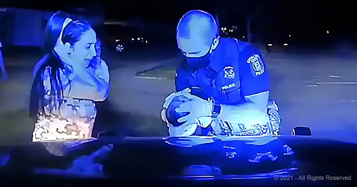 Mom Flags Down Traffic-Cop After Baby Starts Choking; He Saves the Child's Life