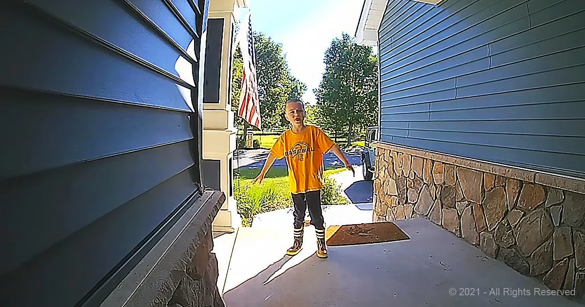 Army Kids Send Deployed Dad These Heart-Warming Messages Every Day Through Doorbell