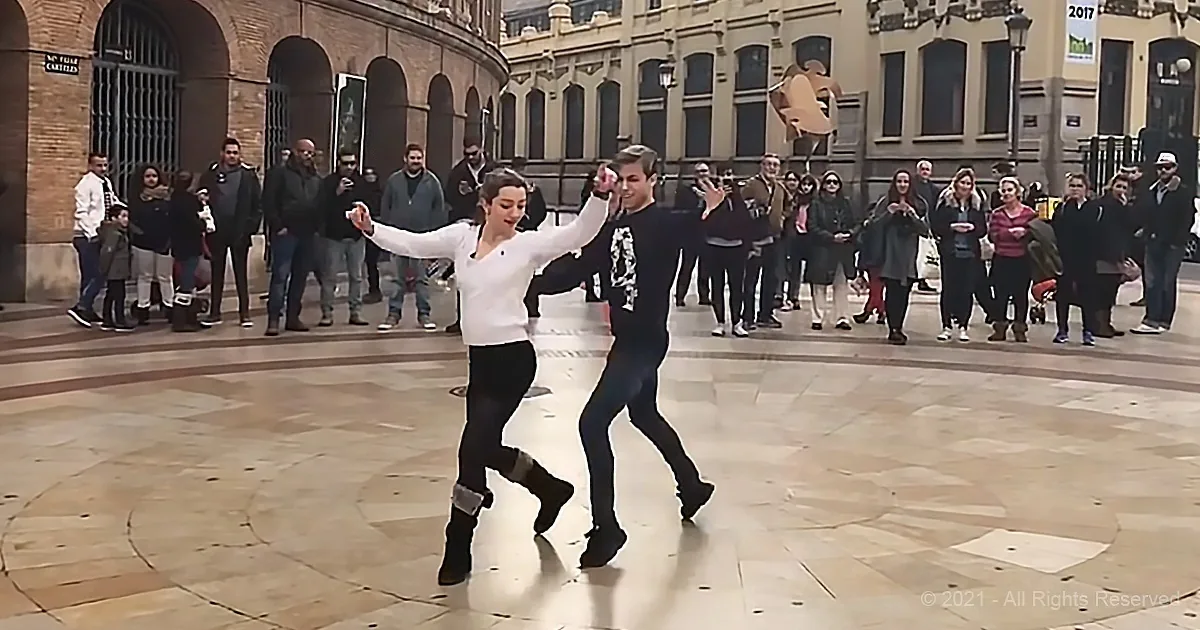 Graceful Street Dance Breaks out Among Gifted Strangers