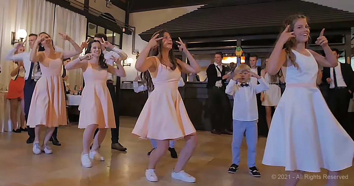 8 Siblings' Epic Wedding Dance Gets 22,626,912 Views