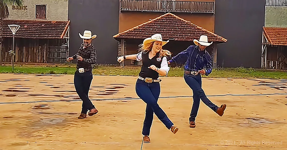 Cowgirl Pulls off 'Redneck Woman' Routine, Nabbing 2.5m Views