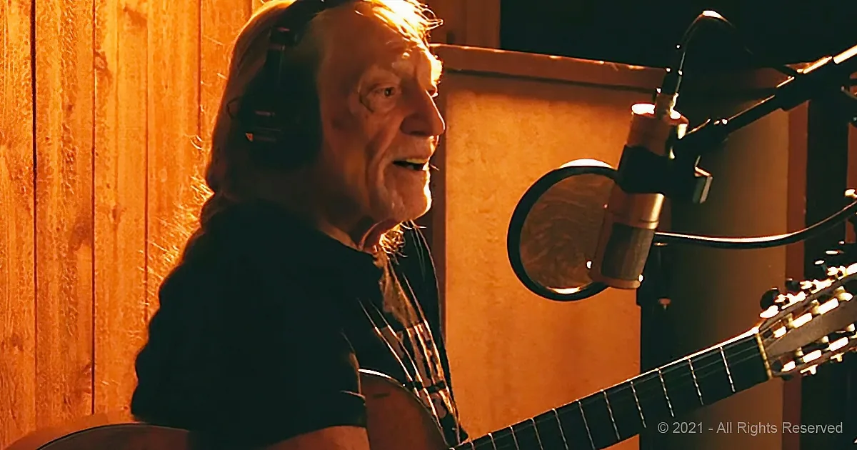 You''ve Never Heard Willie Nelson Sing Like Frank Sinatra Until Now