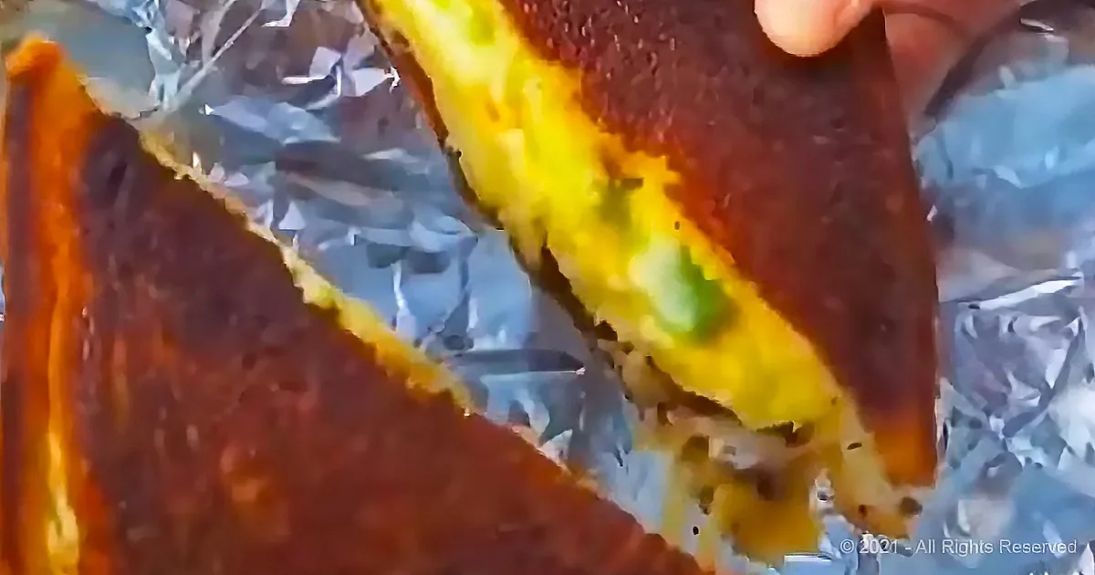 Hundreds Flock to Try Sandwich Delivered in Bucket