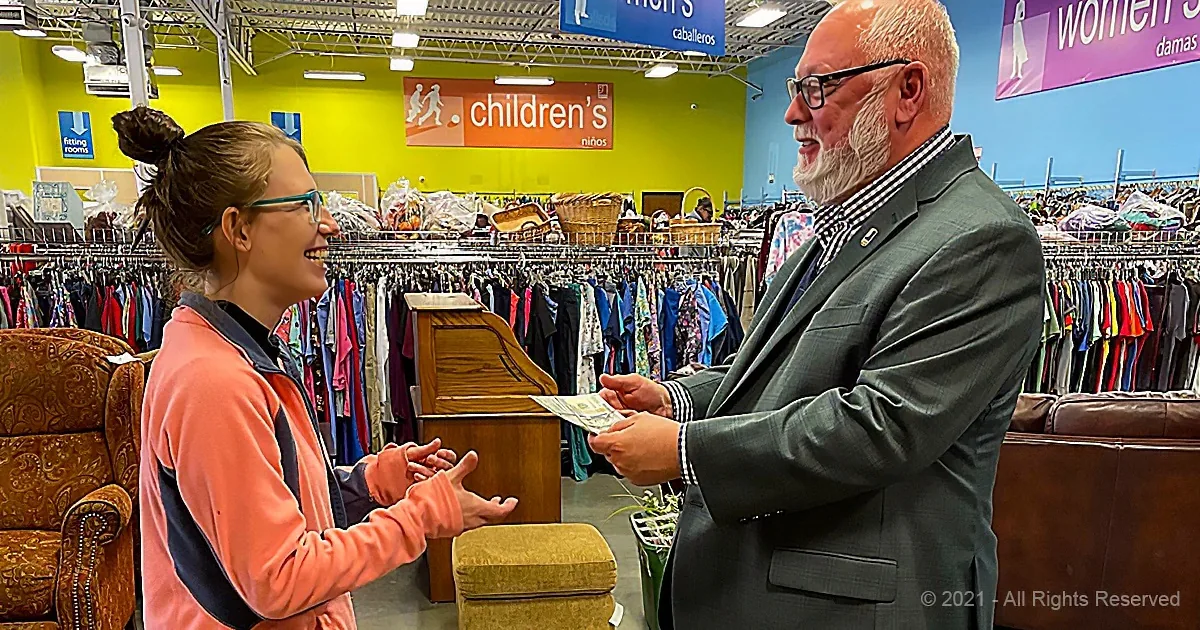 Honest Employee Finds $42,000 and Returns It Without Hesitation