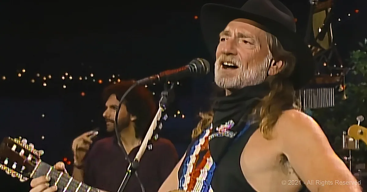 Willie Nelson Ignites Crowd With 'Always on My Mind'