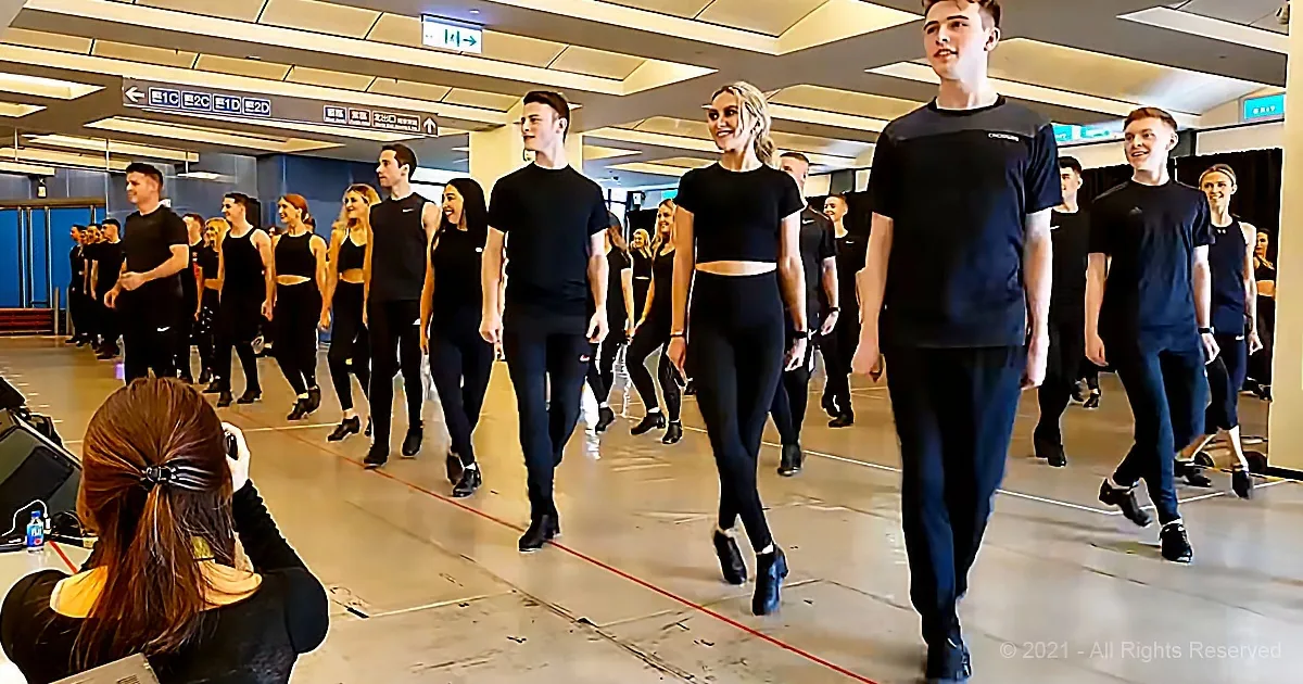 Michael Flatley''s ''Feet of Flames'' Amaze Audience