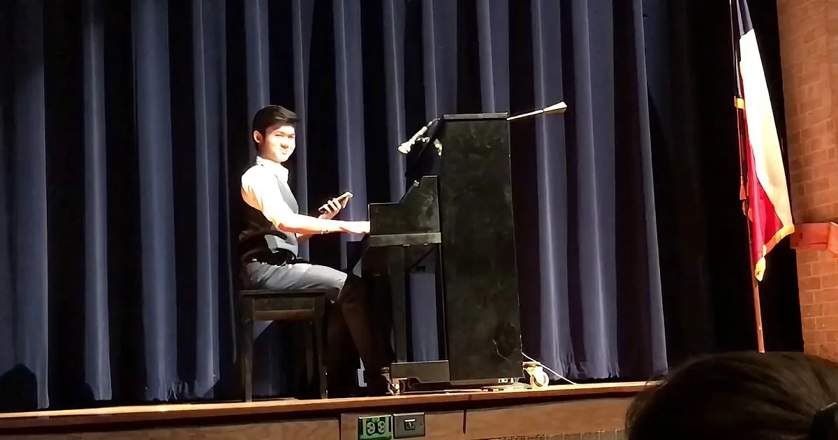 Boy Plays Hilarious Piano Meme Medley, and the Crowd Loves It