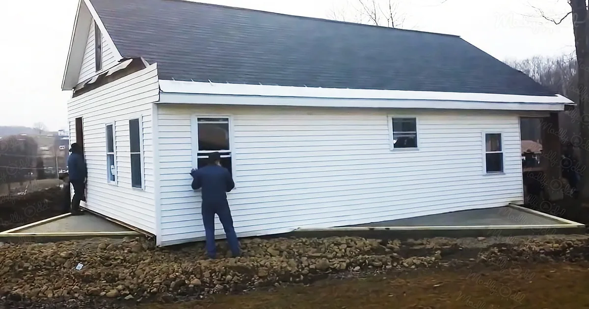 80 people pick up house and move it