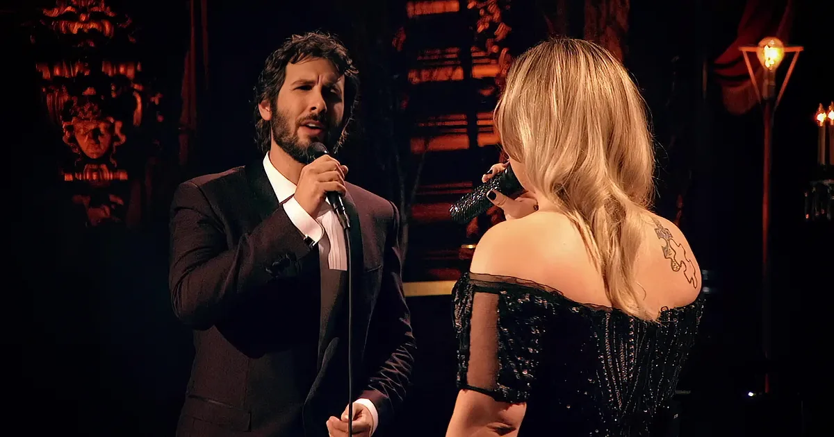 Josh Groban and Kelly Clarkson Deliver Gorgeous Duet of 'All I Ask of You'