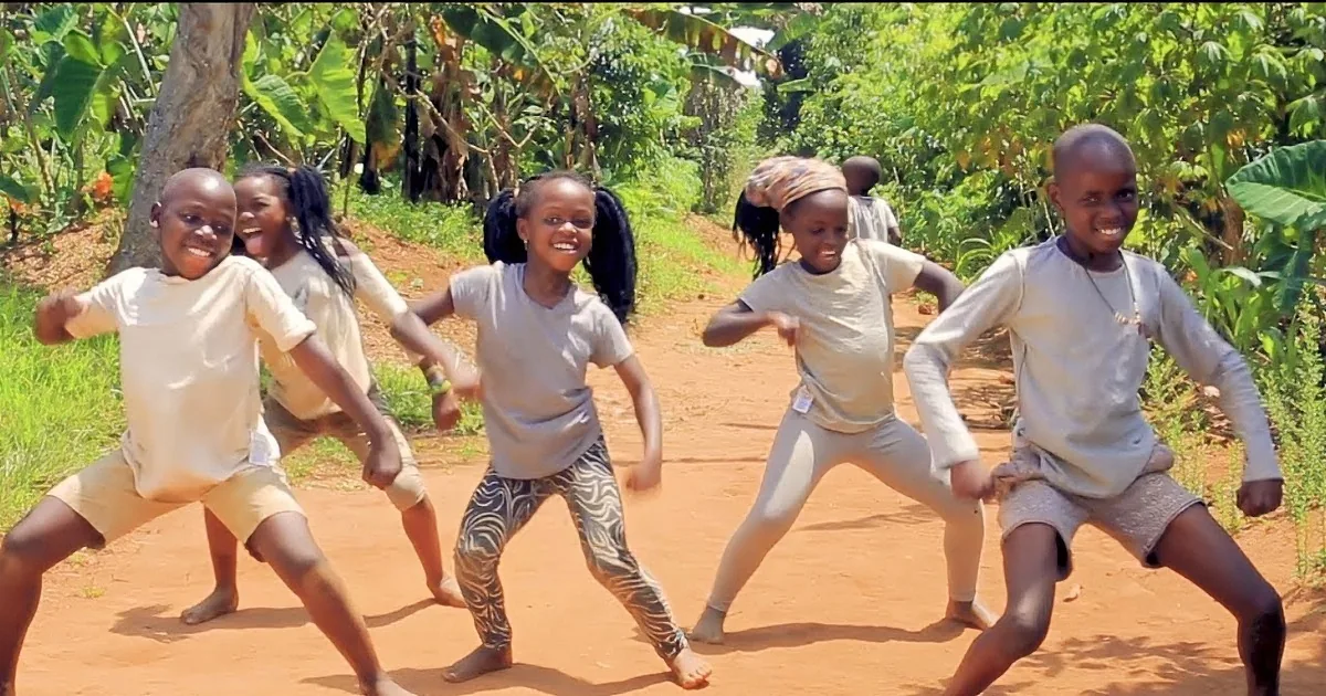 Impressive Dance Performance by African Children's Dance Group