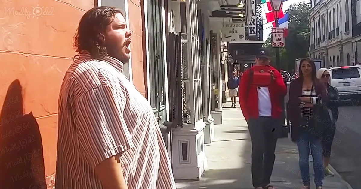 Talented Busker Gives Breathtaking Rendition of Con Te Partiro Worthy of a Main Stage