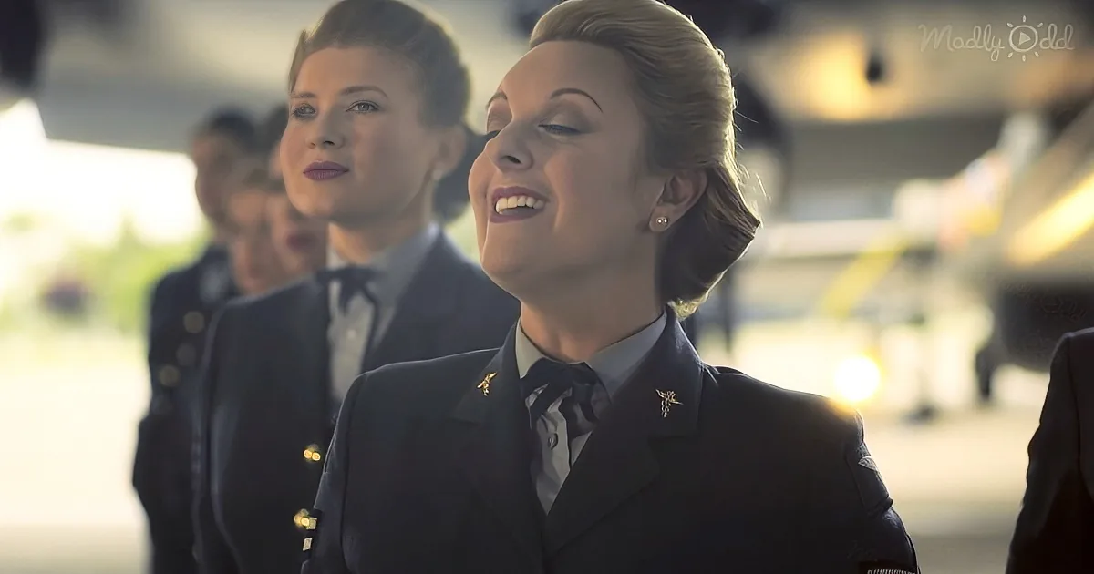 The D-Day Darlings perform ‘We’ll Meet Again’