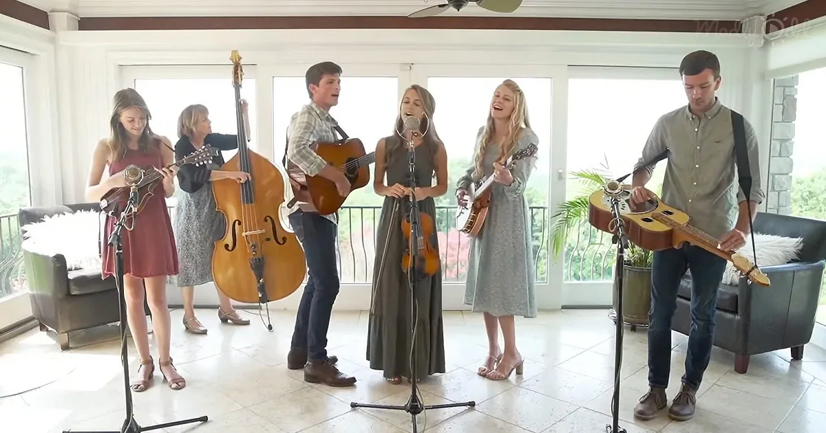 Family Bluegrass Concert Is 30 Minutes of Pure Smiles and Fun