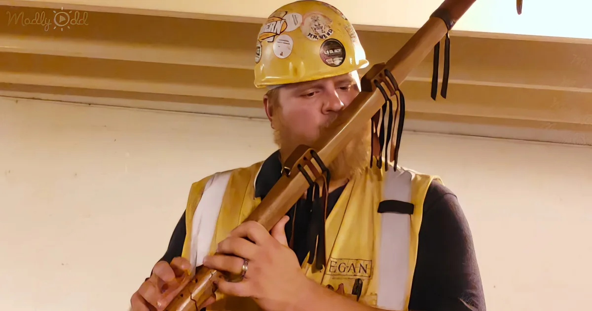 Construction worker singing 'Lord of The Rings'