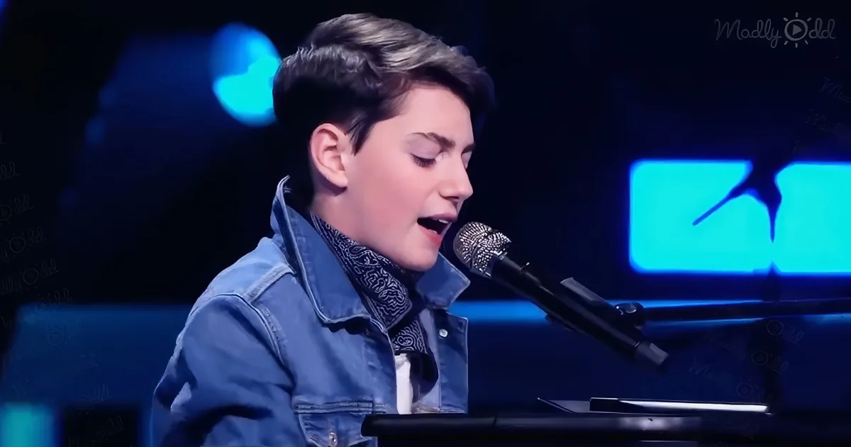 Boy singing on The Voice Kids