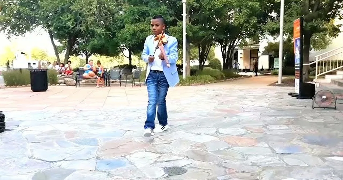 AGT Leukemia Survivor Stuns Onlookers With Public Violin Performance