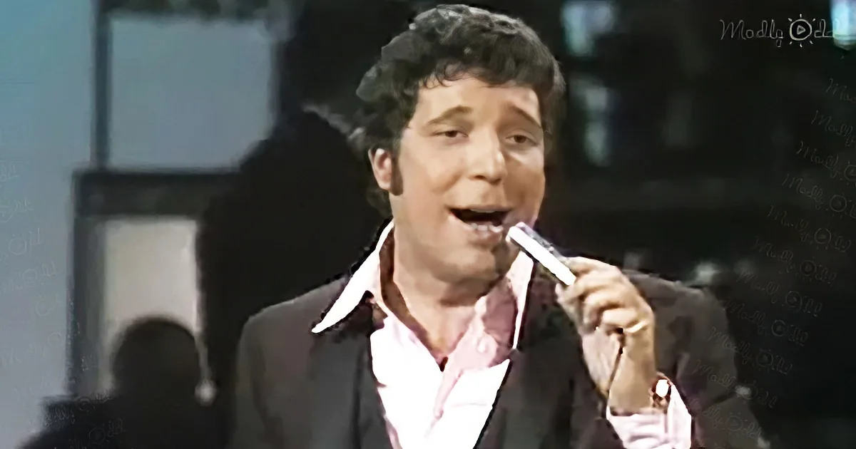 Young Tom Jones Performing ''Johnny B. Goode'' in 1969 Is a Thing of Beauty