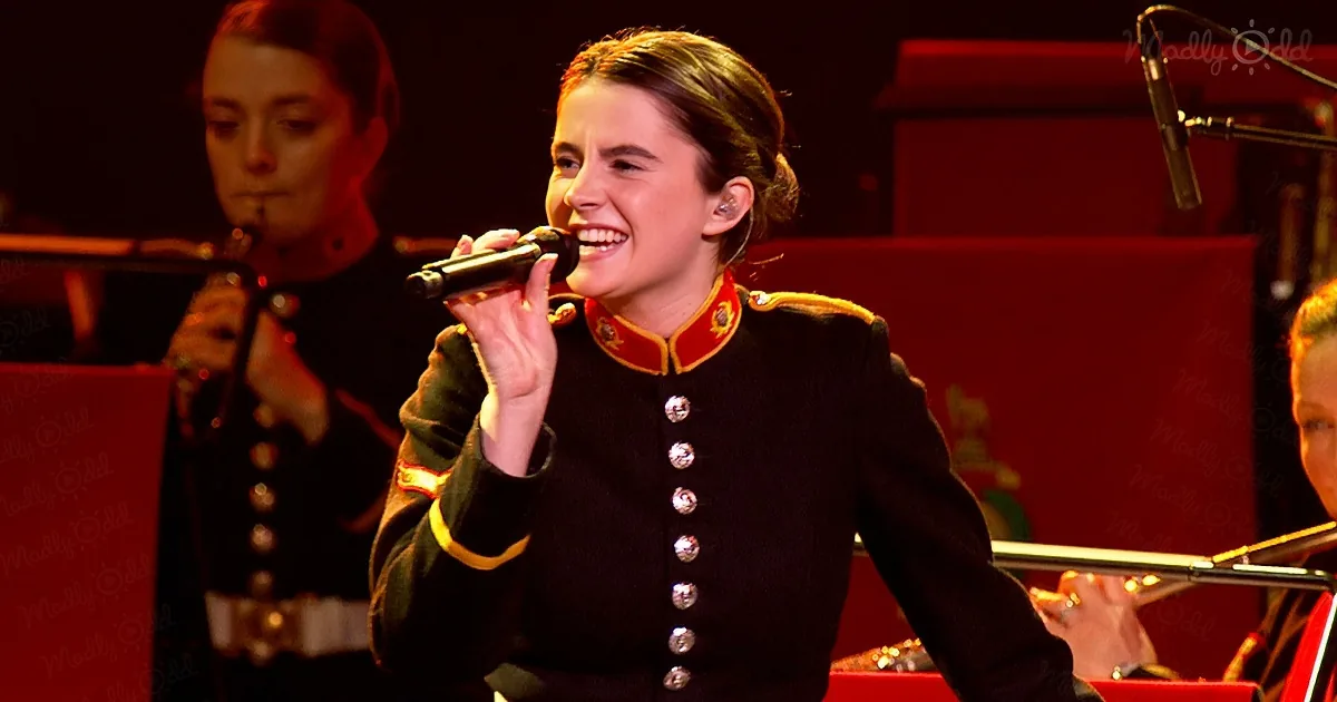 Marines Band Steals the Show With Neil Diamond's Sweet Caroline
